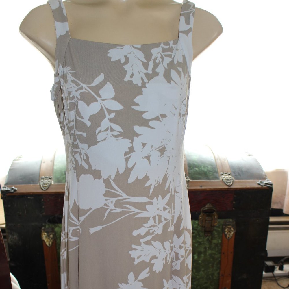 NWT Chaps Floral Summer Dress Sleeveless Tan & White  So Pretty Sz 4